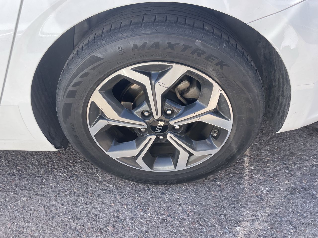 Used 2019 Clear White Kia LXS image 12