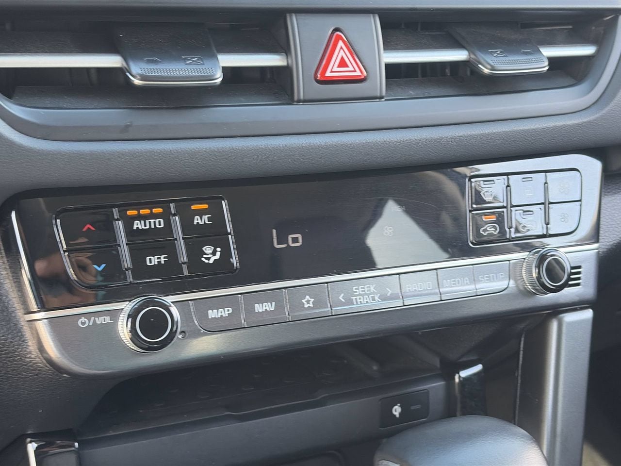 Certified Used 2025 Snow White Pearl Kia EX image 26