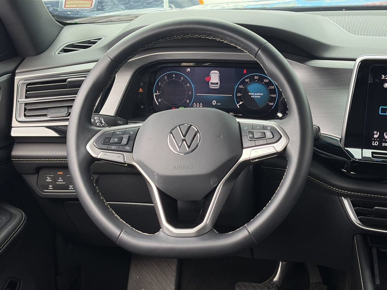 Used 2024 Silver Mist Volkswagen 2.0T SE w/Technology image 13