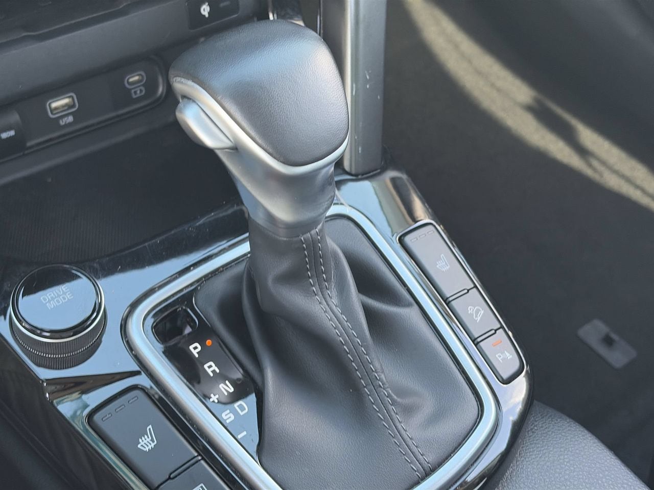 Certified Used 2025 Snow White Pearl Kia EX image 28
