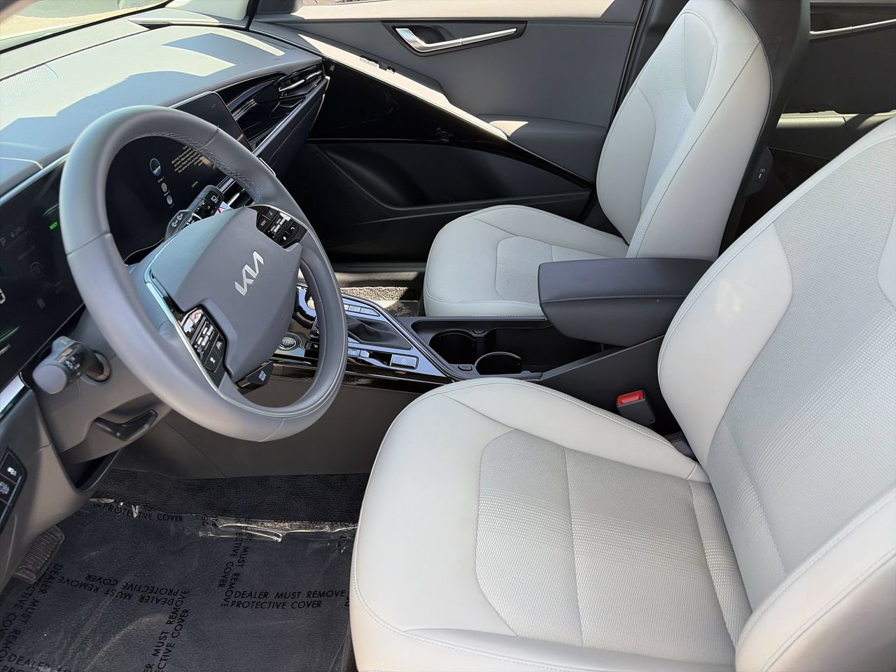 Certified Used 2025 Snow White Pearl Kia EX image 18