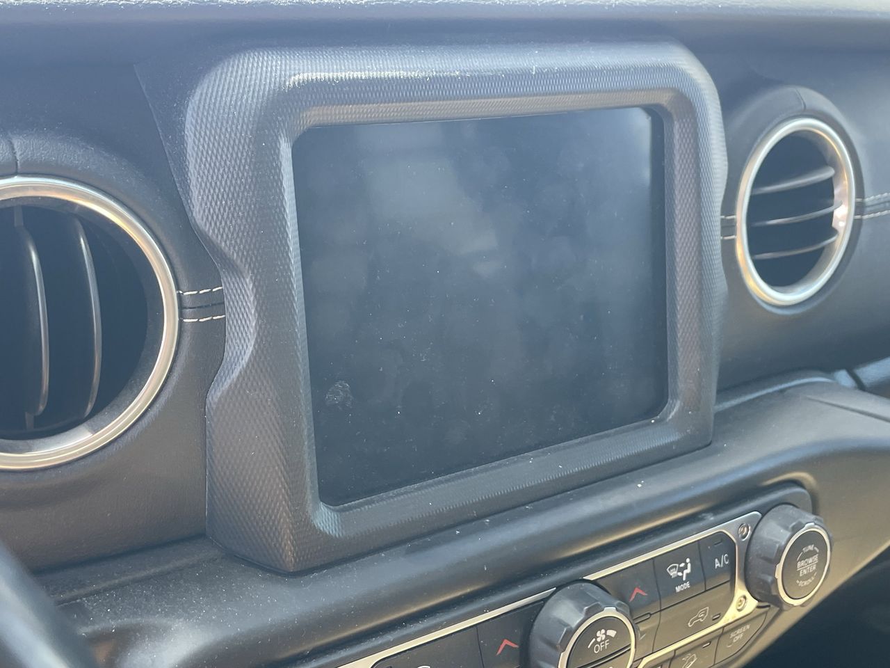 Used 2018 Bright White Jeep Unlimited Sahara 4x4 image 11