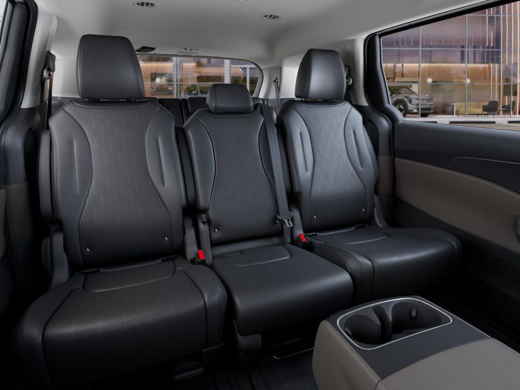 New 2026 Snow White Pearl Kia LXS image 16