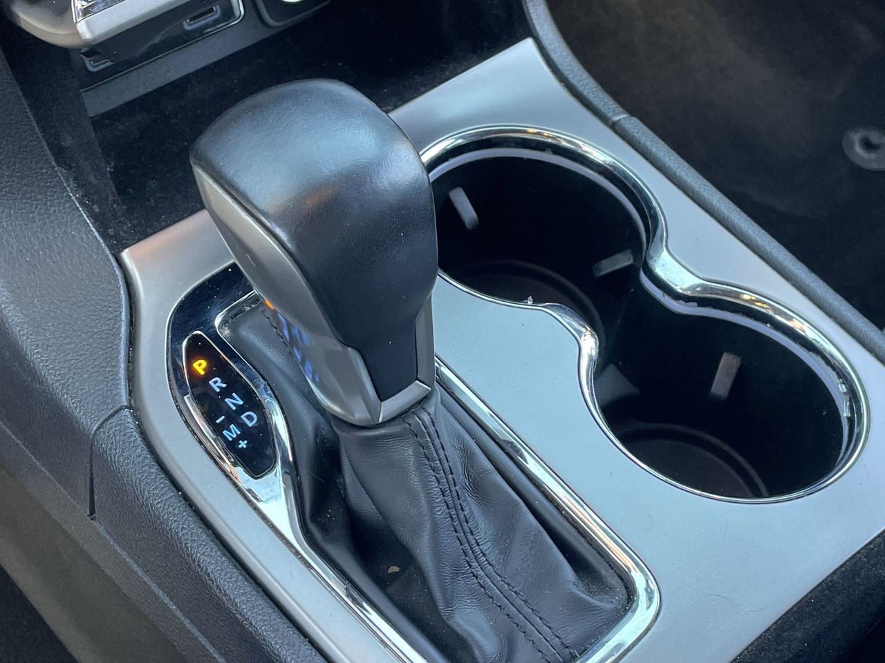 Used 2020 Bright White Jeep Laredo image 25