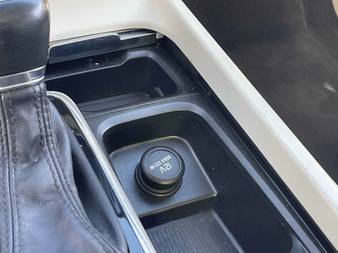 Used 2019 Onyx Black Volvo T5 Momentum image 27