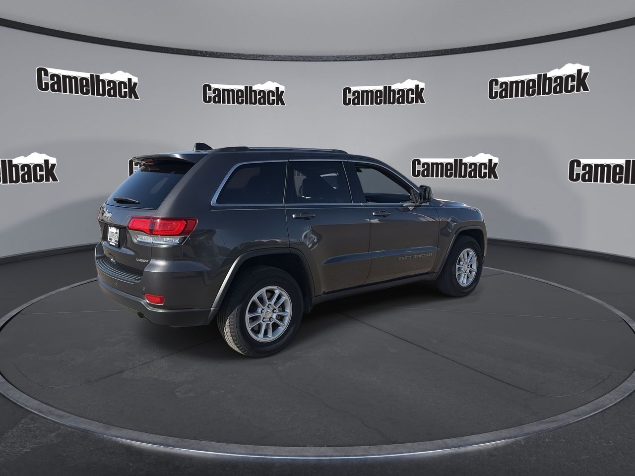 Used 2020 Granite Crystal Jeep Laredo image 7