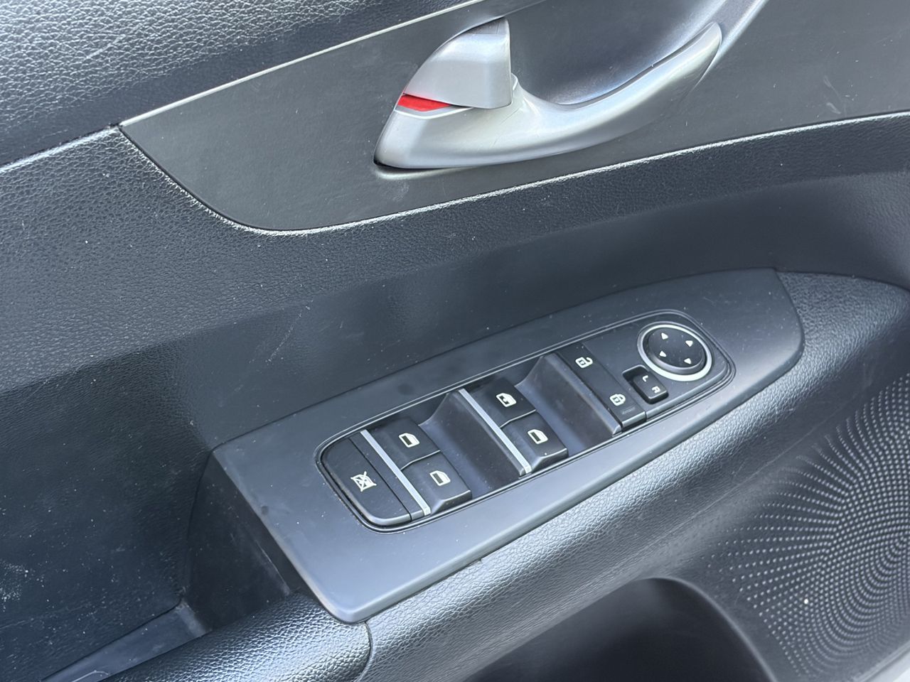 Used 2019 Clear White Kia LXS image 8
