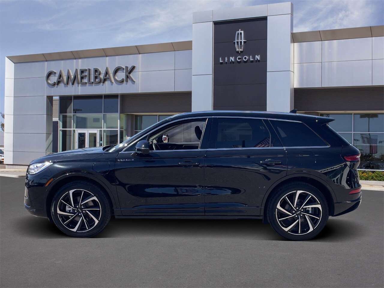 2024 Lincoln Corsair Grand Touring photo 2