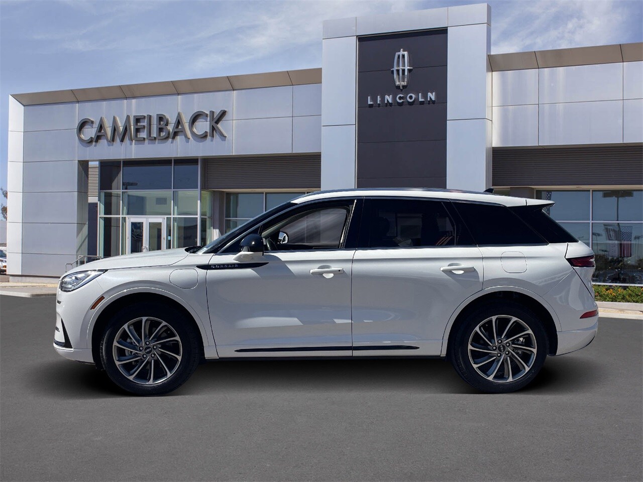 2024 Lincoln Corsair Grand Touring photo 3