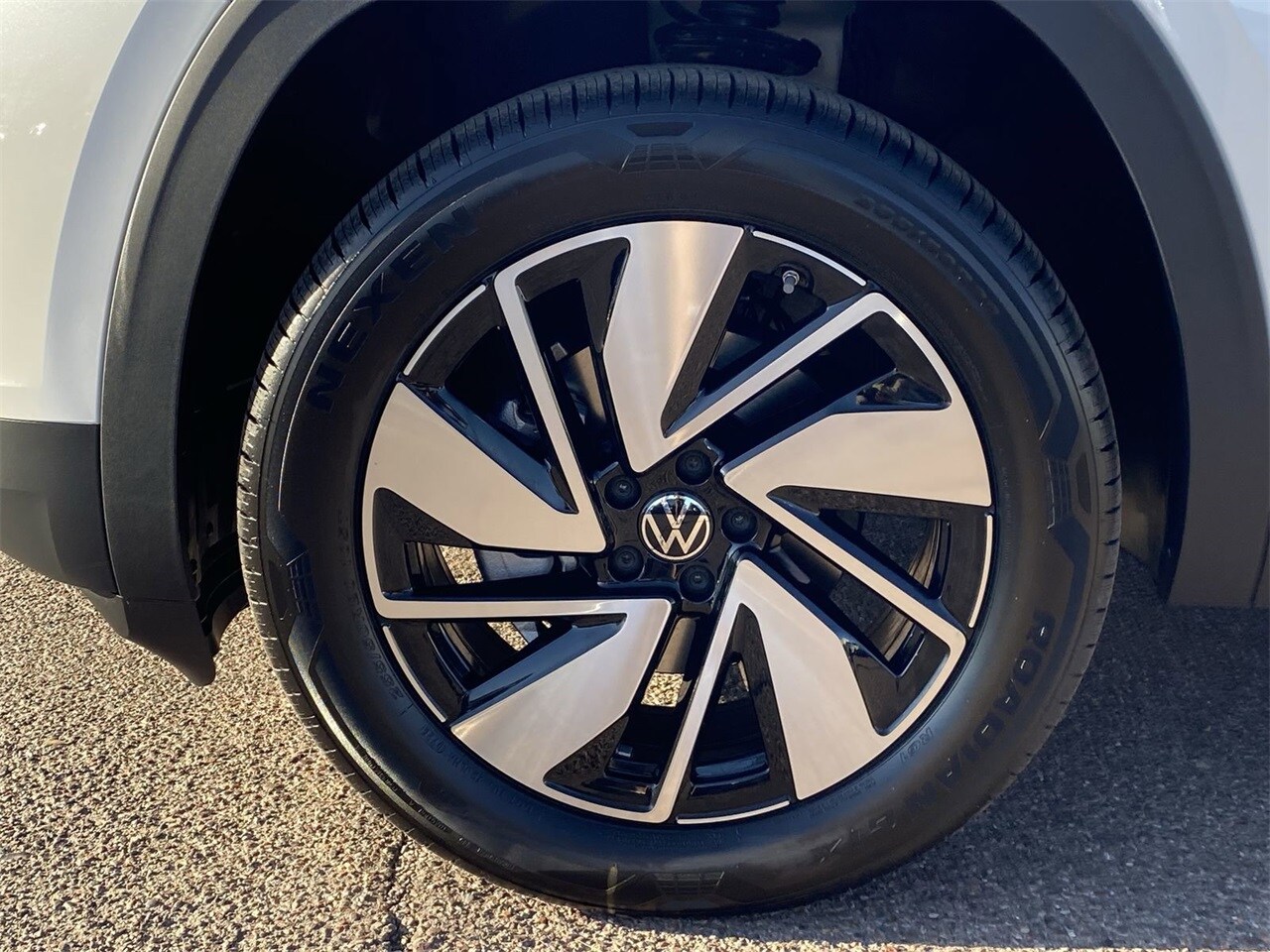 2026 Volkswagen Atlas SE Technology photo 2