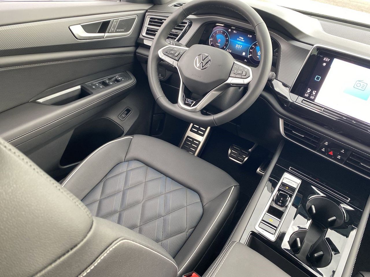 2026 Volkswagen Atlas Cross Sport SEL Premium R-LINE - Photo 10