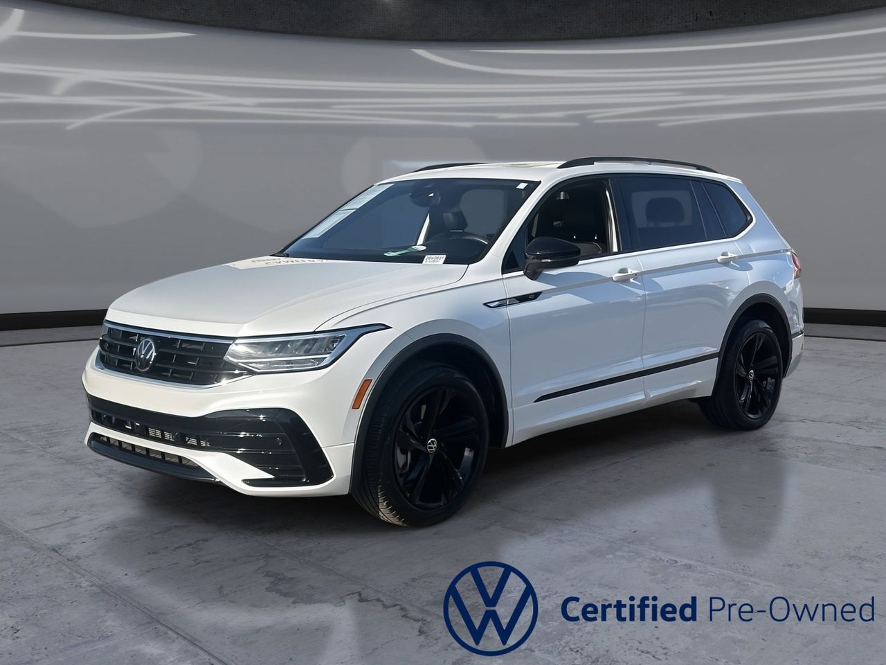 2024 Volkswagen Tiguan 2.0T SE R-Line Black's photo