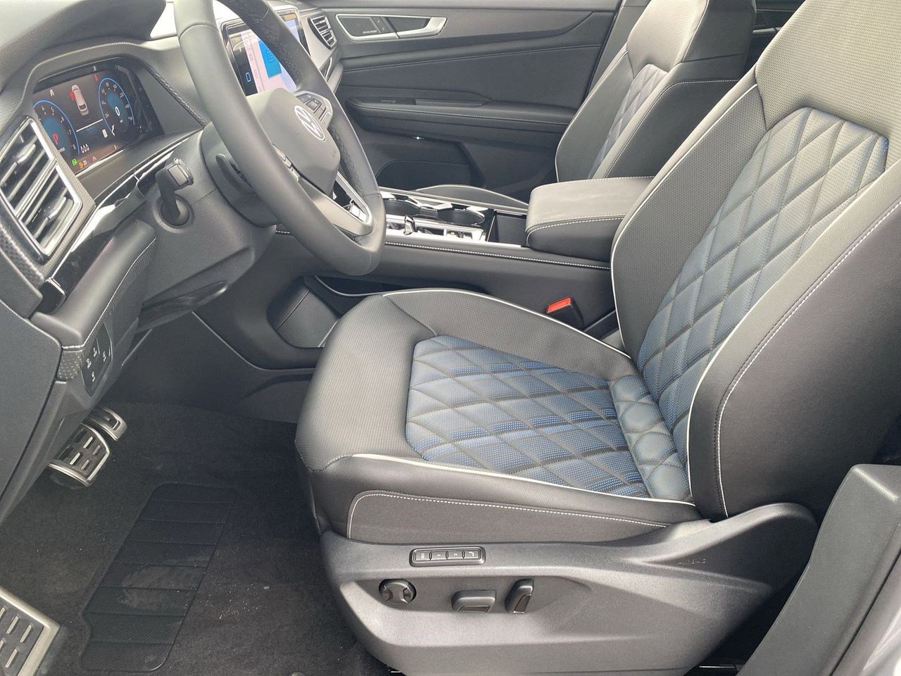 2026 Volkswagen Atlas Cross Sport SEL Premium R-LINE - Photo 15