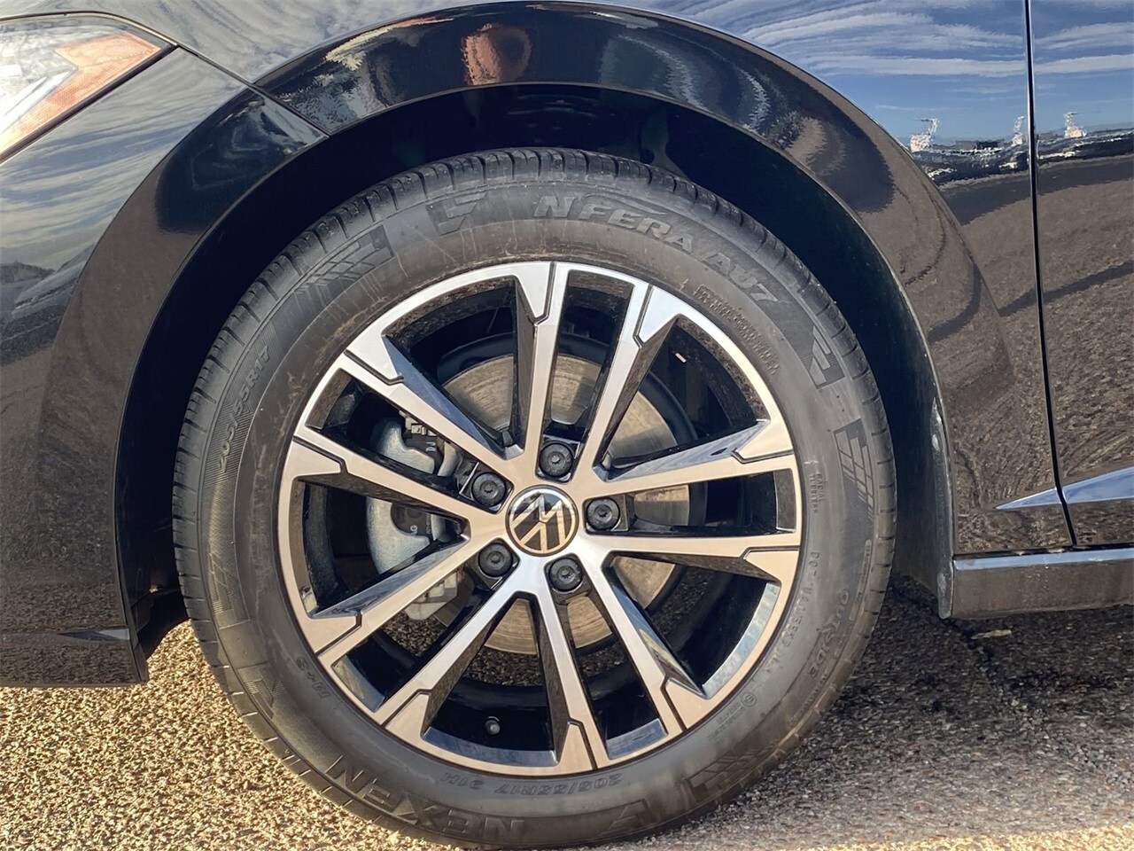 2025 Volkswagen Jetta 1.5T Sport photo 2