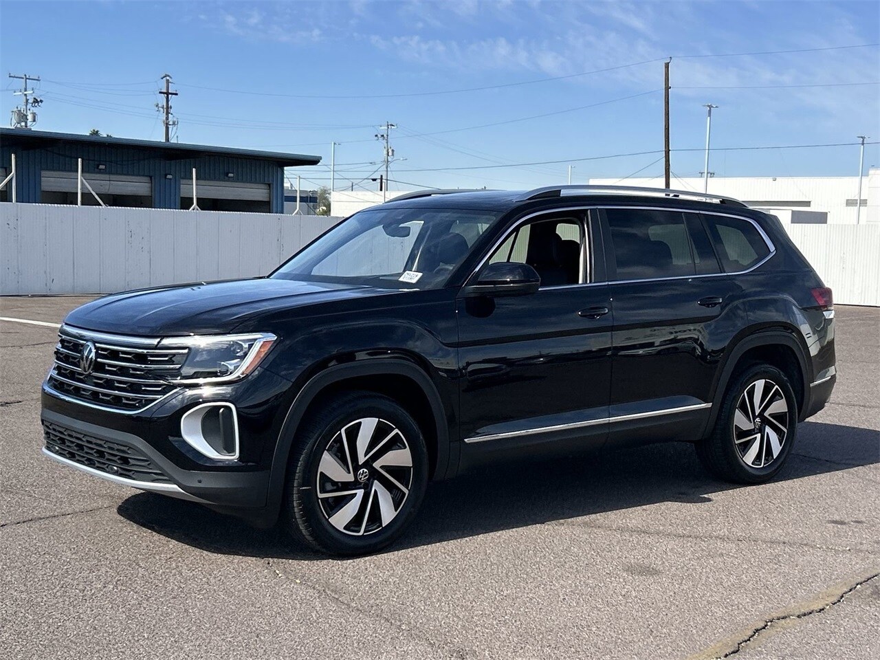 2025 Volkswagen Atlas SEL photo 4