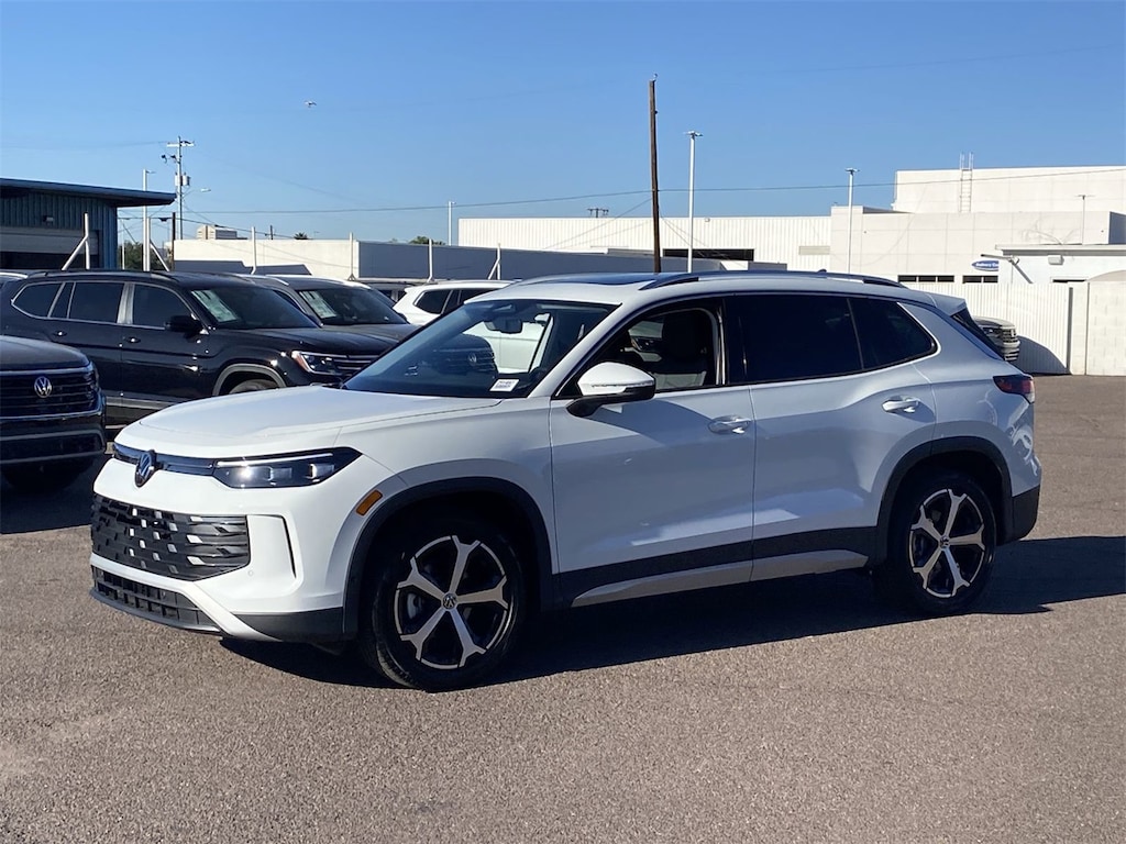 New 2025 Volkswagen Tiguan 2.0T SE SUV