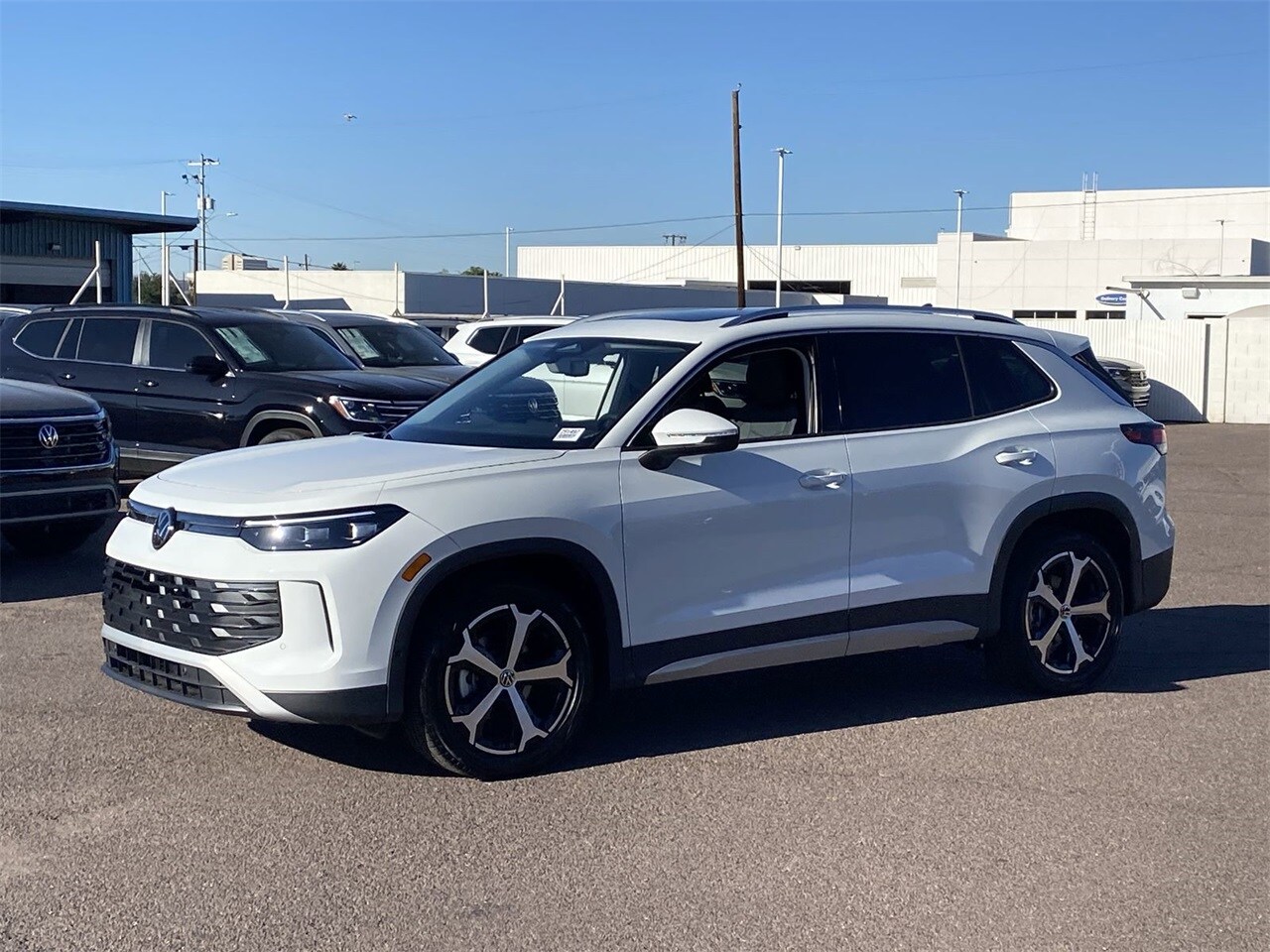 2025 Volkswagen Tiguan SE photo 3