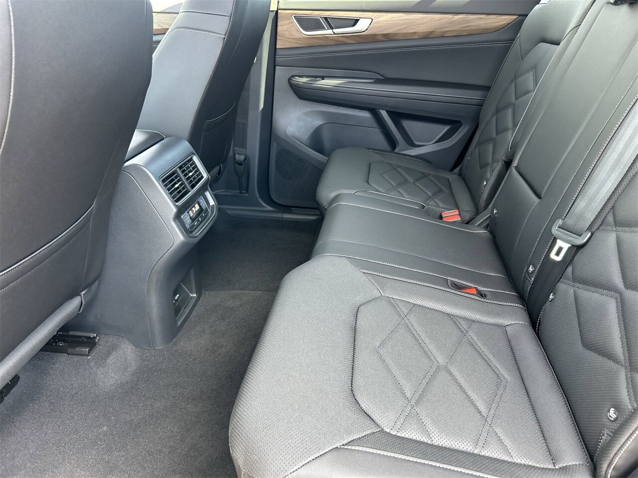 Image 13 of 2025 Volkswagen Atlas