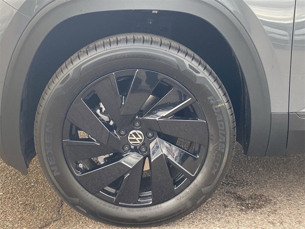 New 2026 Volkswagen Atlas Cross Sport 2.0T SE w/Technology SUV