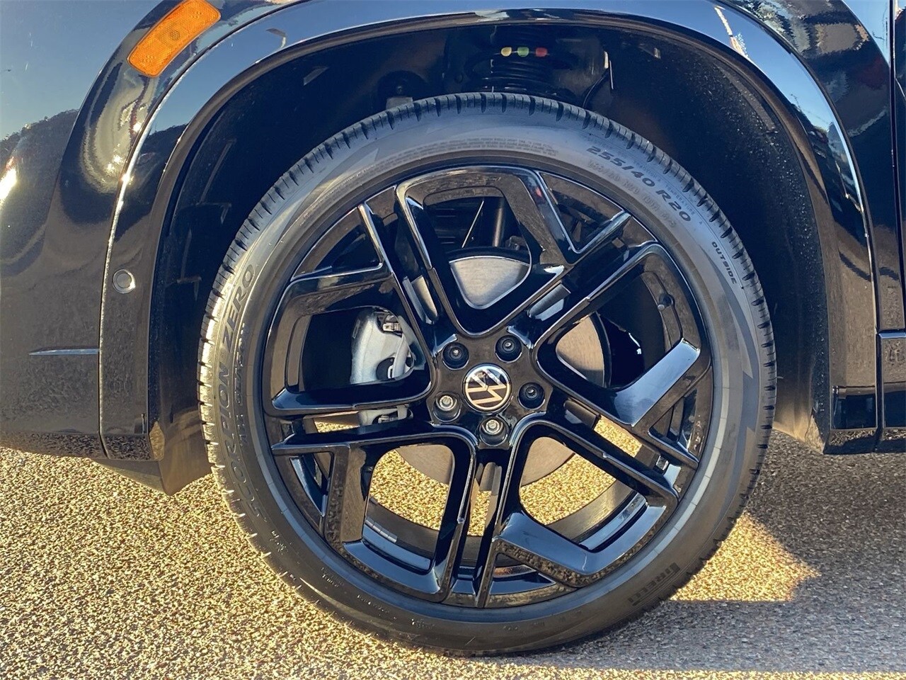 2026 Volkswagen Tiguan SE R-Line Black photo 2