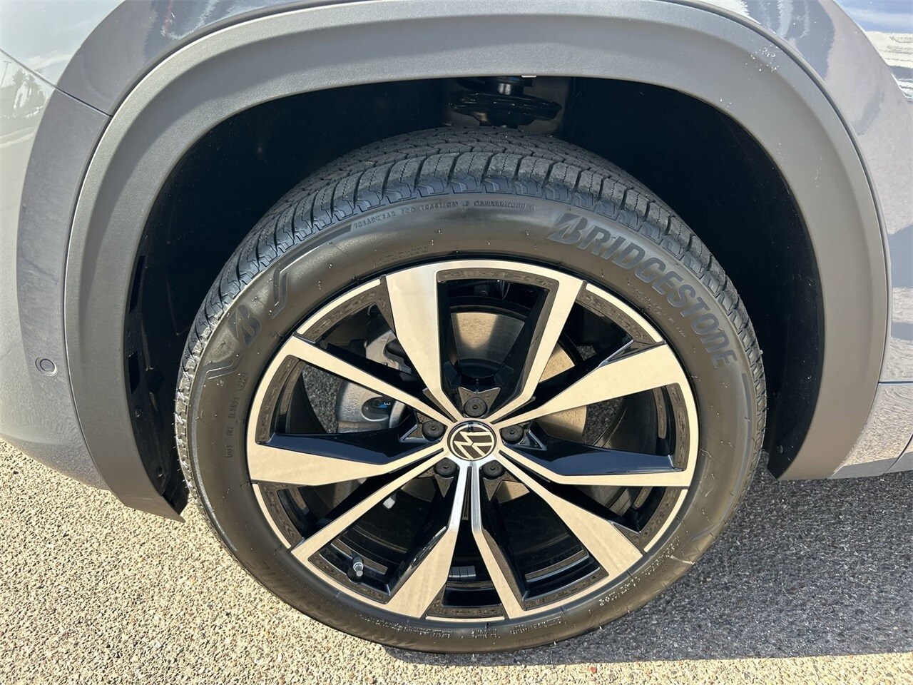 2025 Volkswagen Atlas SEL Premium R-Line photo 2