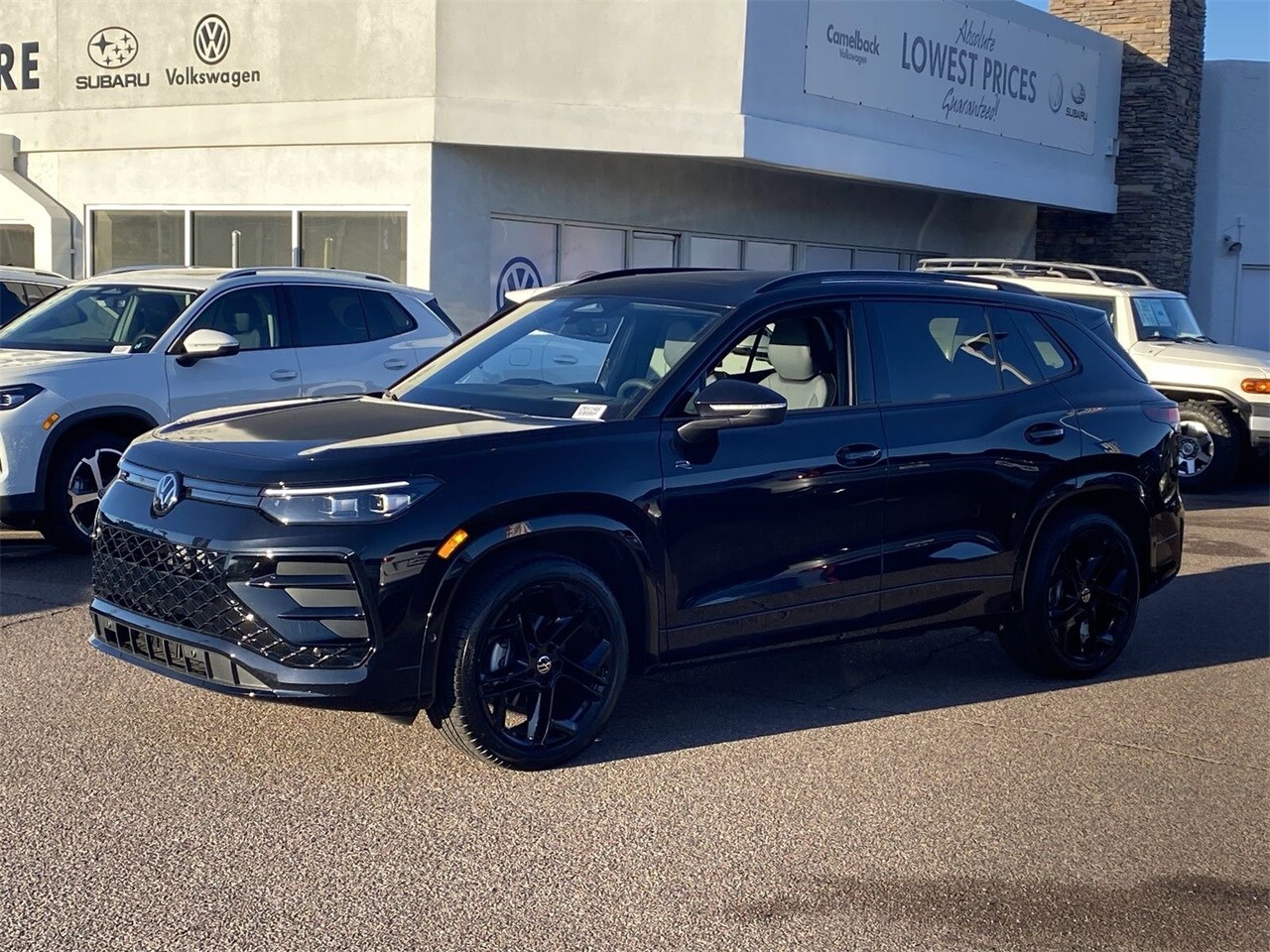 2026 Volkswagen Tiguan SE R-Line Black photo 4