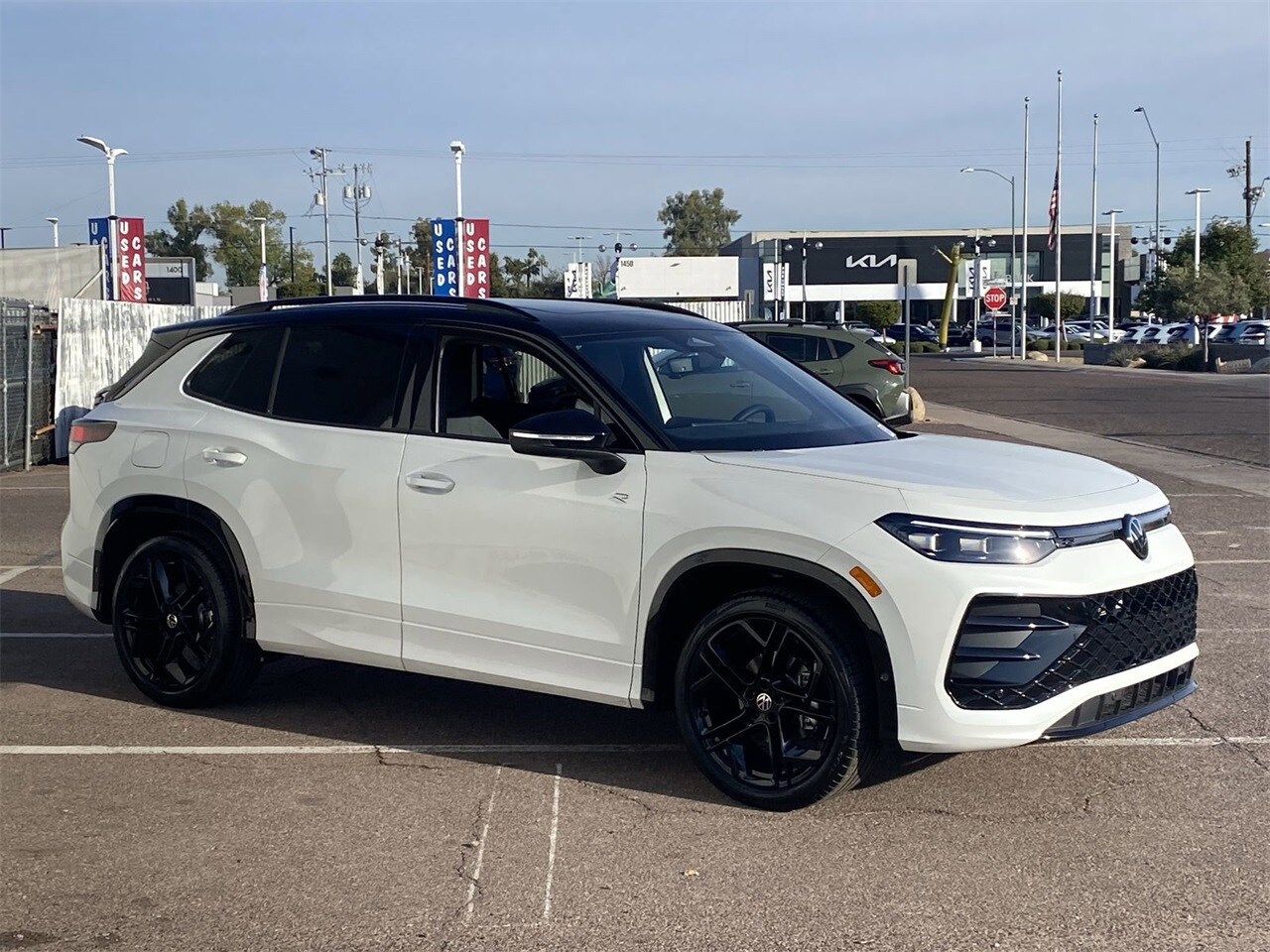 2026 Volkswagen Tiguan SE R-Line Black photo 2