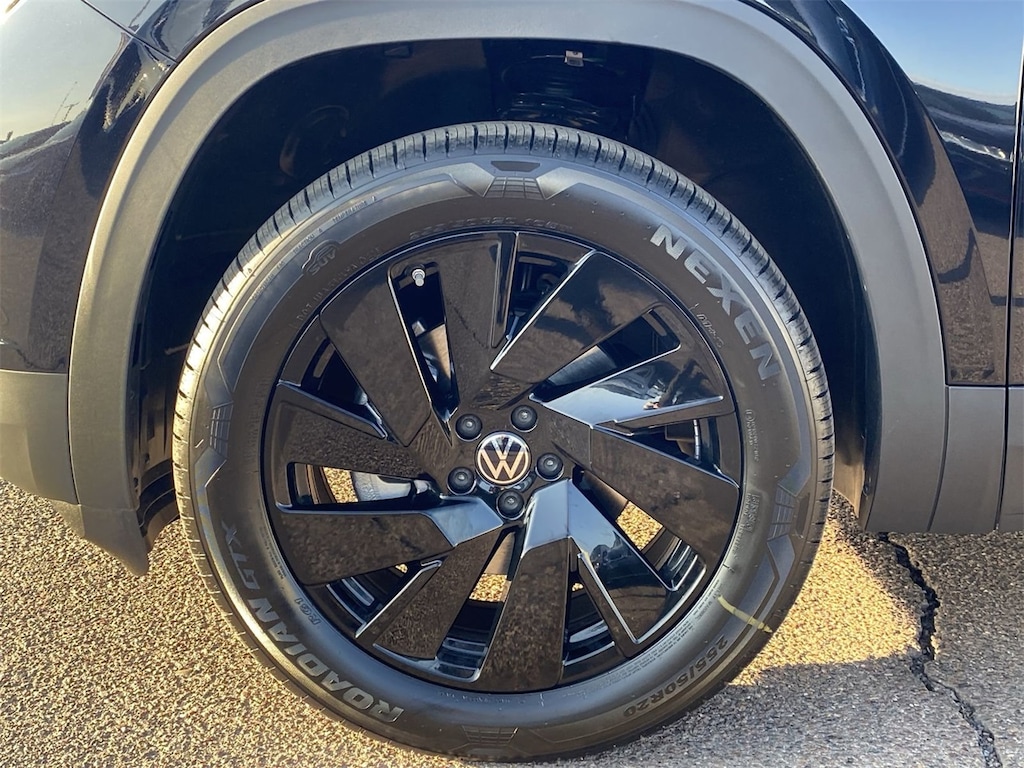New 2026 Volkswagen Atlas Cross Sport 2.0T SE w/Technology SUV
