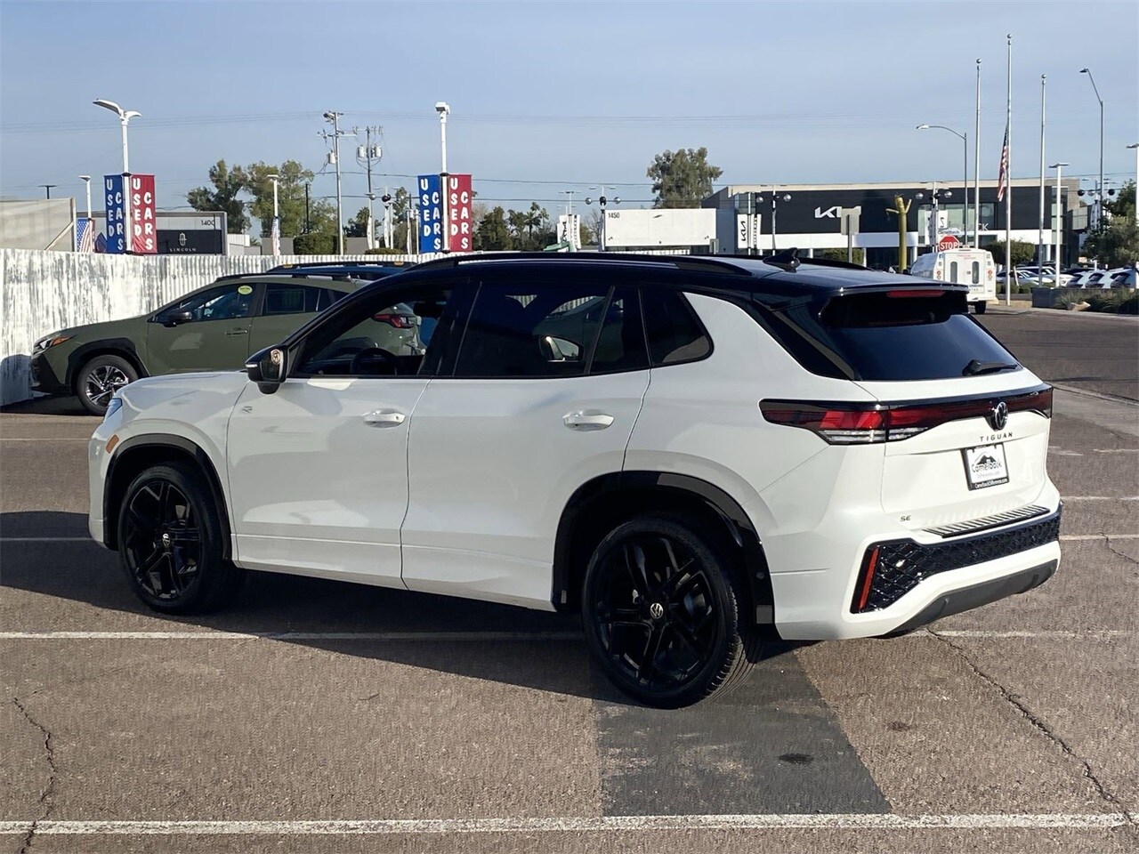 2026 Volkswagen Tiguan SE R-Line Black photo 4