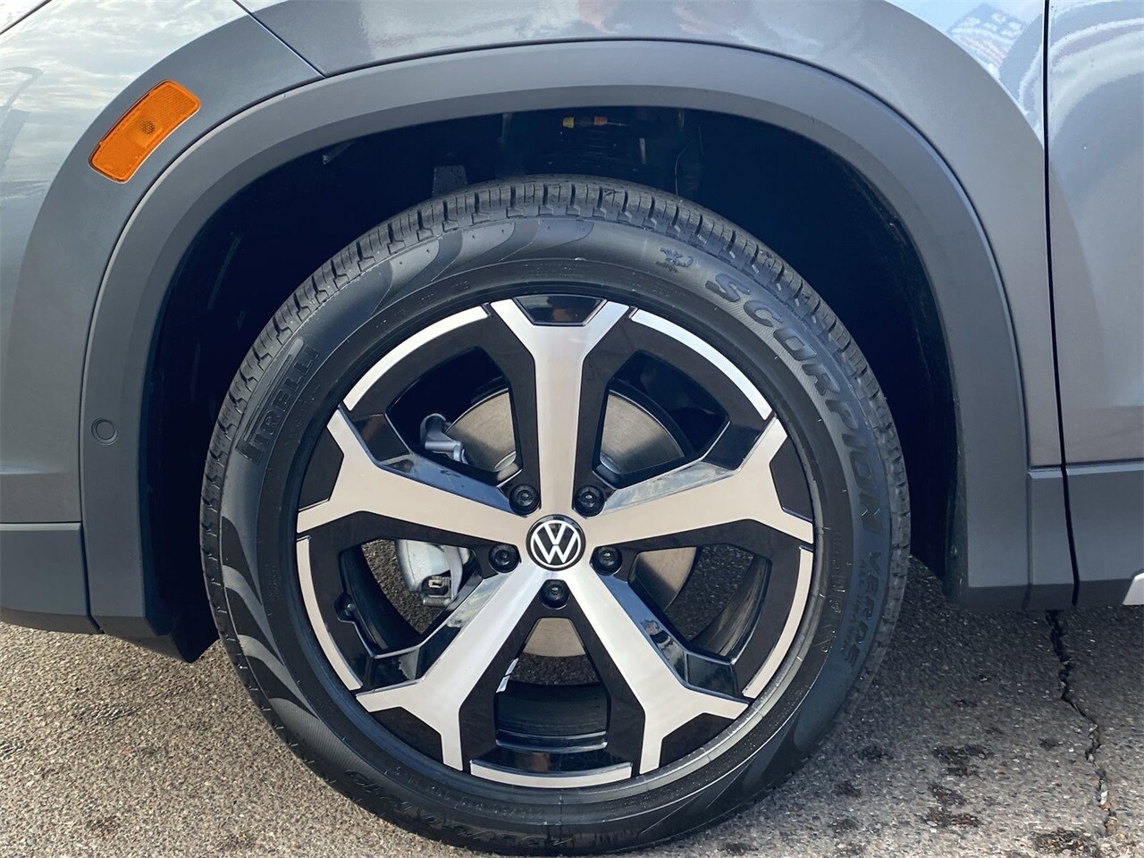 2025 Volkswagen Tiguan SE photo 2
