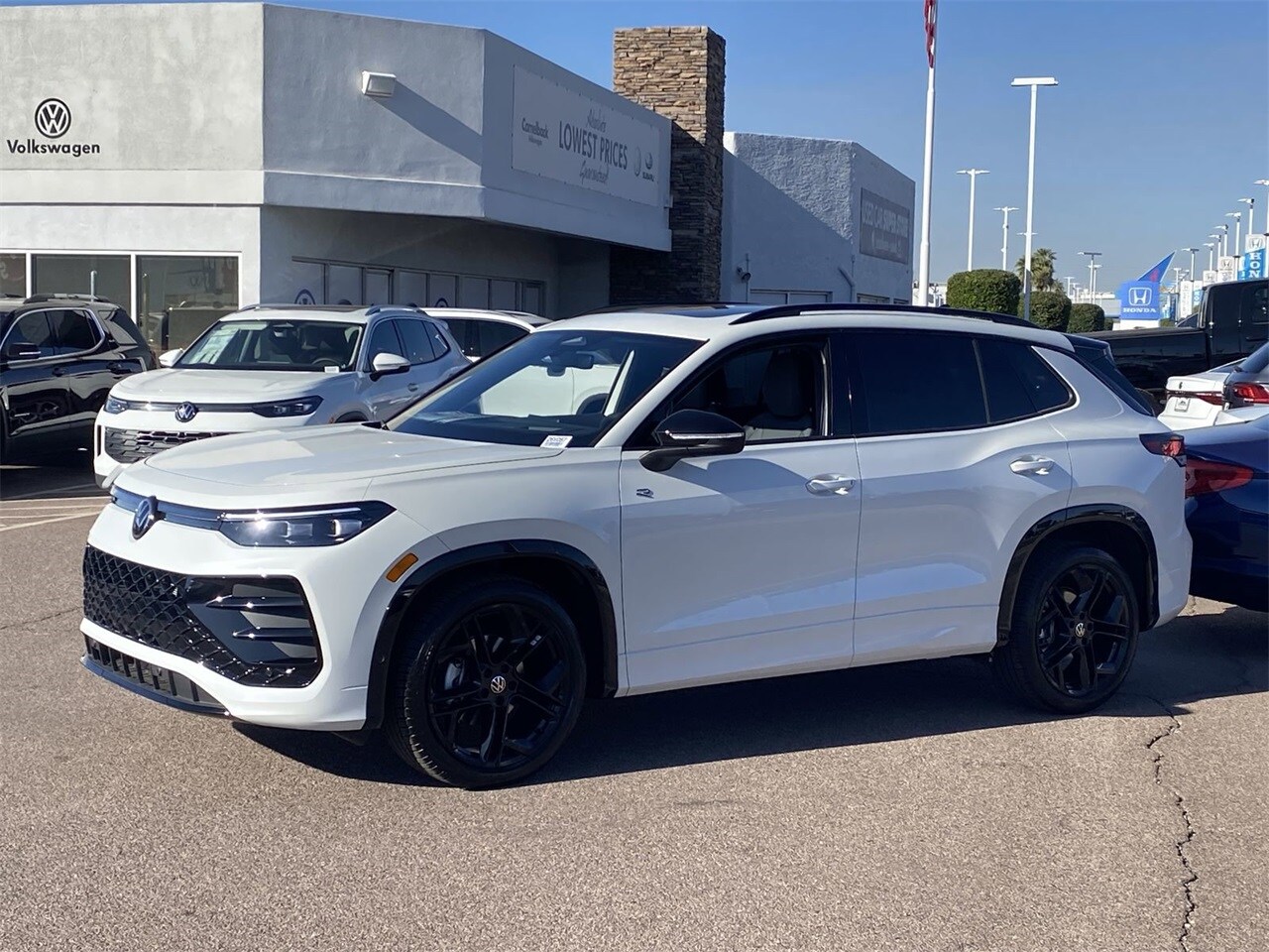 2026 Volkswagen Tiguan SE R-Line Black photo 3