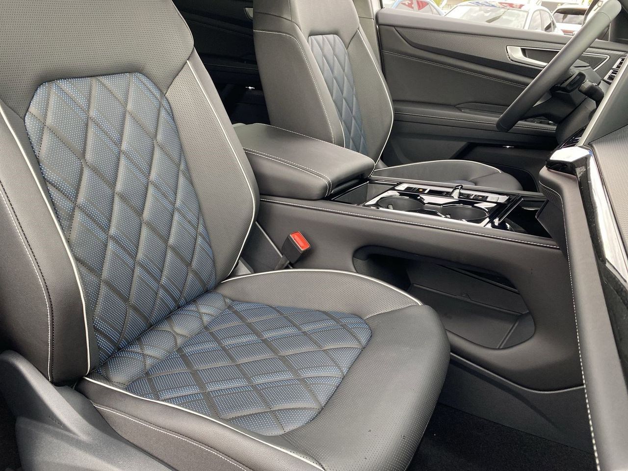 2026 Volkswagen Atlas Cross Sport SEL Premium R-LINE - Photo 7