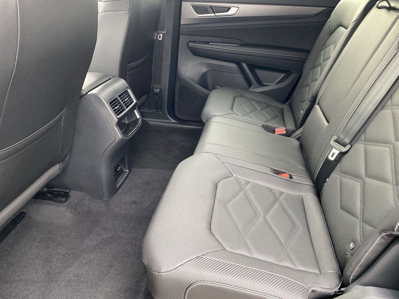 2026 Volkswagen Atlas Cross Sport SE w/Tech - Photo 13