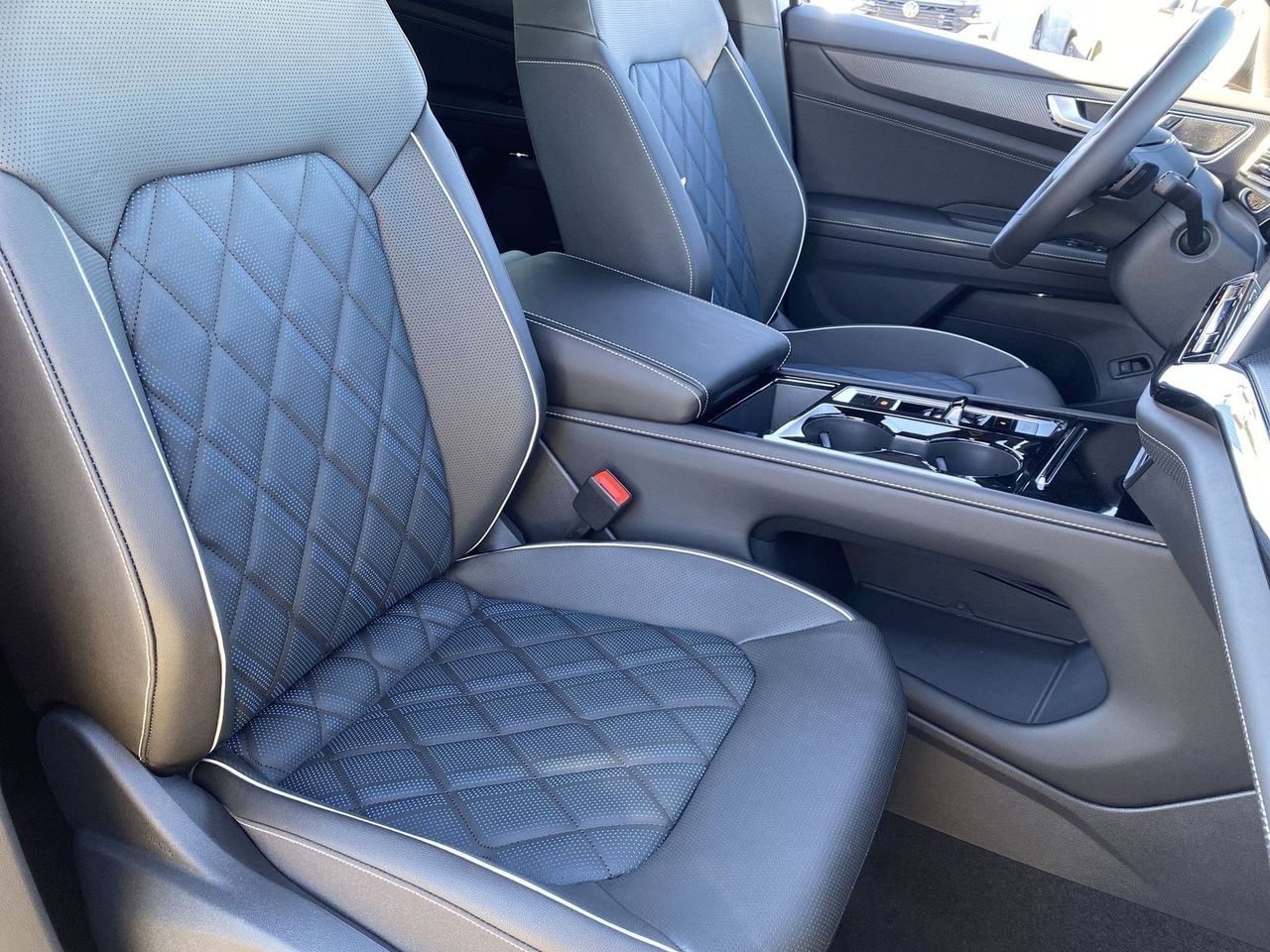 2026 Volkswagen Atlas Cross Sport SEL Premium R-LINE - Photo 7