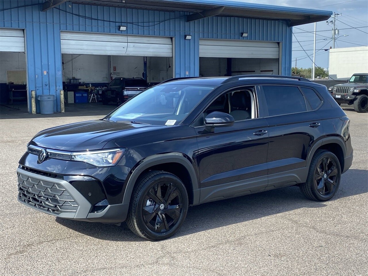 2025 Volkswagen Taos SE photo 4
