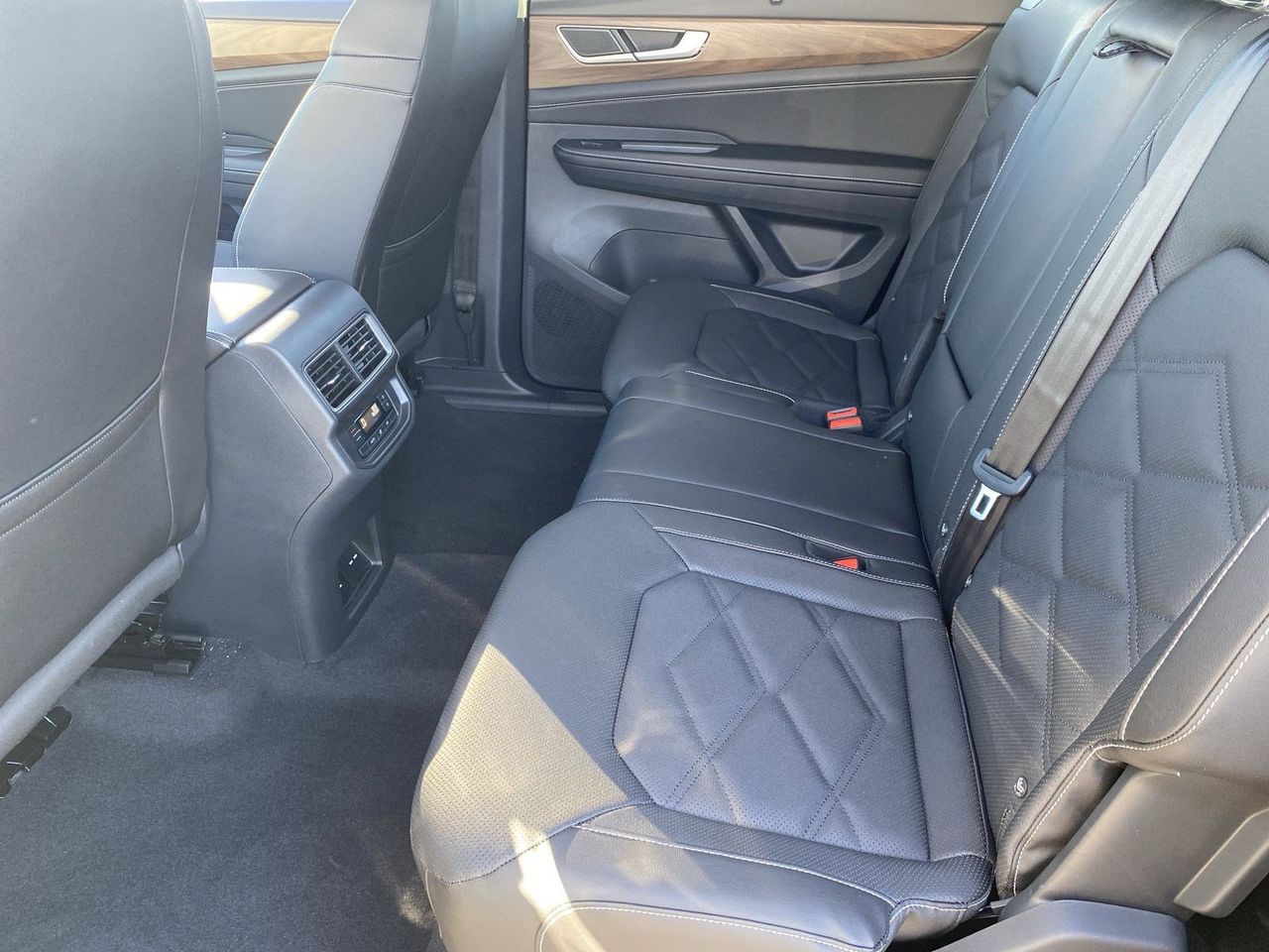 2026 Volkswagen Atlas SE w/Tech - Photo 13