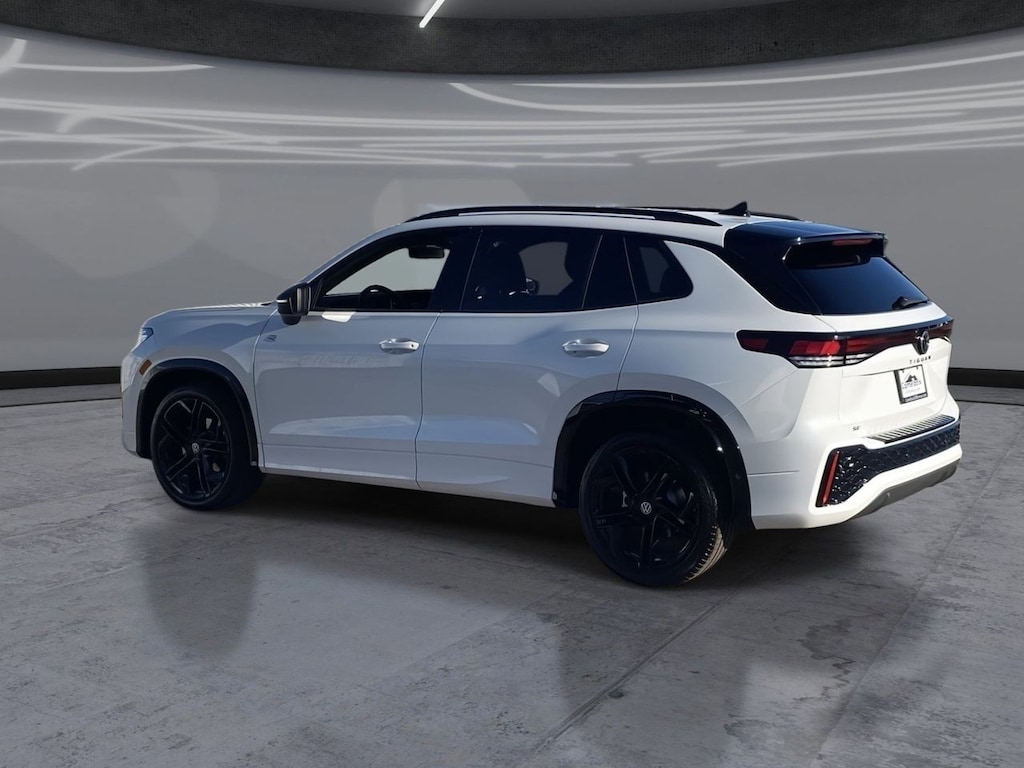 New 2026 Volkswagen Tiguan 2.0T SE R-Line Black SUV