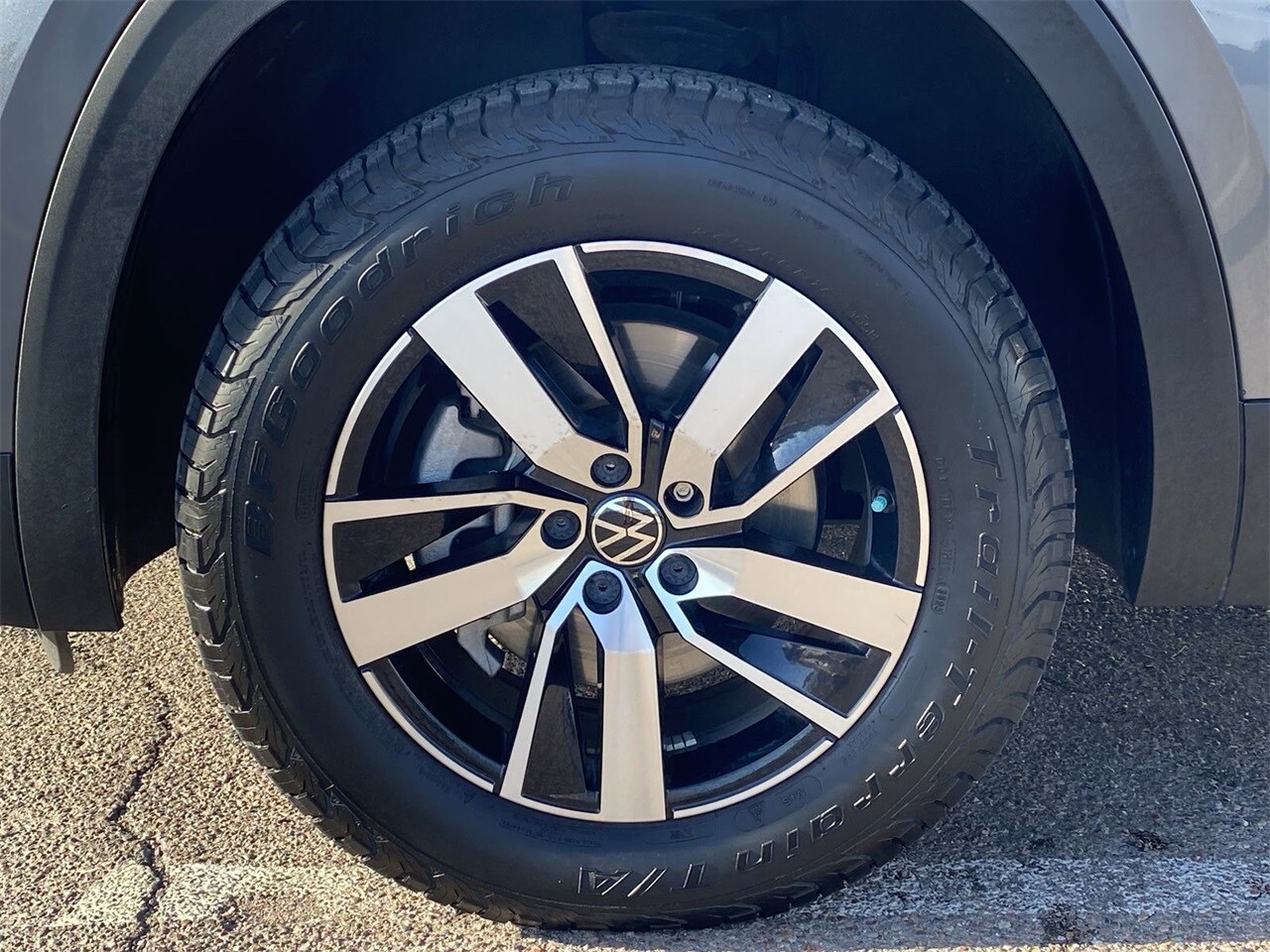 2022 Volkswagen Atlas SE photo 2