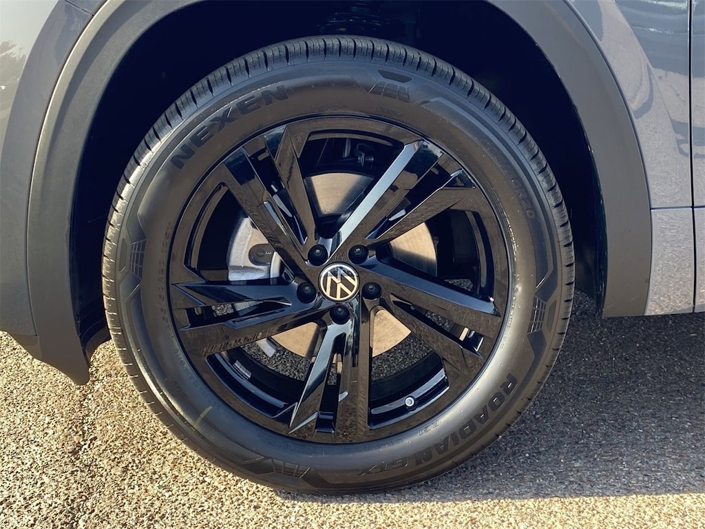 New 2026 Volkswagen Atlas Cross Sport 2.0T SEL R-Line Black SUV