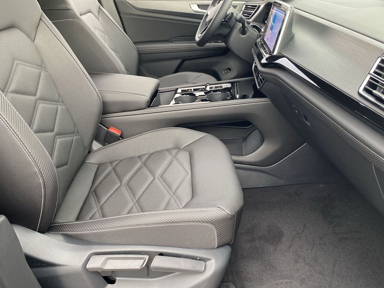 2026 Volkswagen Atlas Cross Sport SE w/Tech - Photo 8