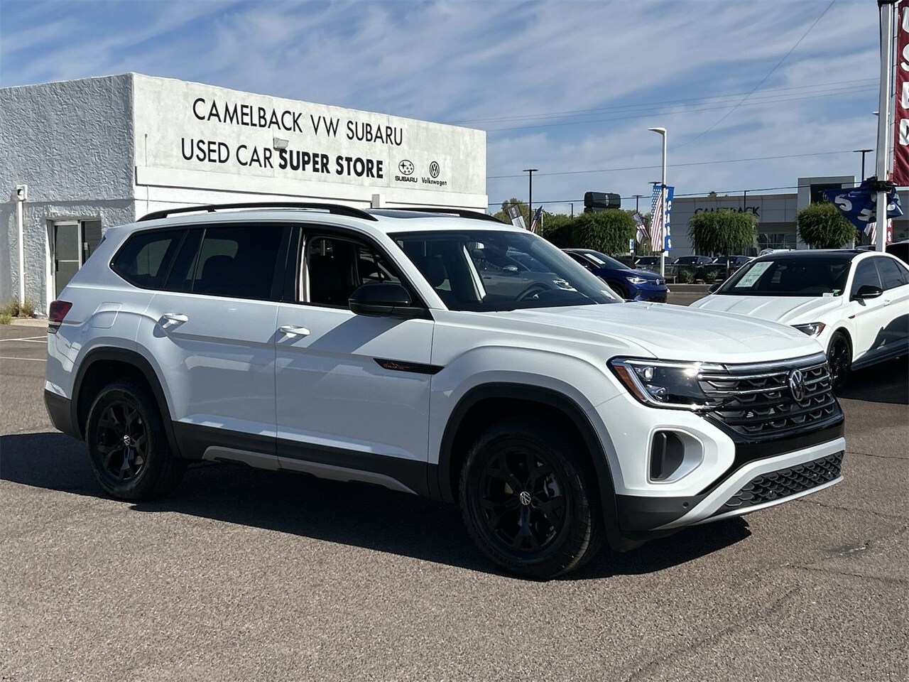 2025 Volkswagen Atlas Peak Edition SE photo 3