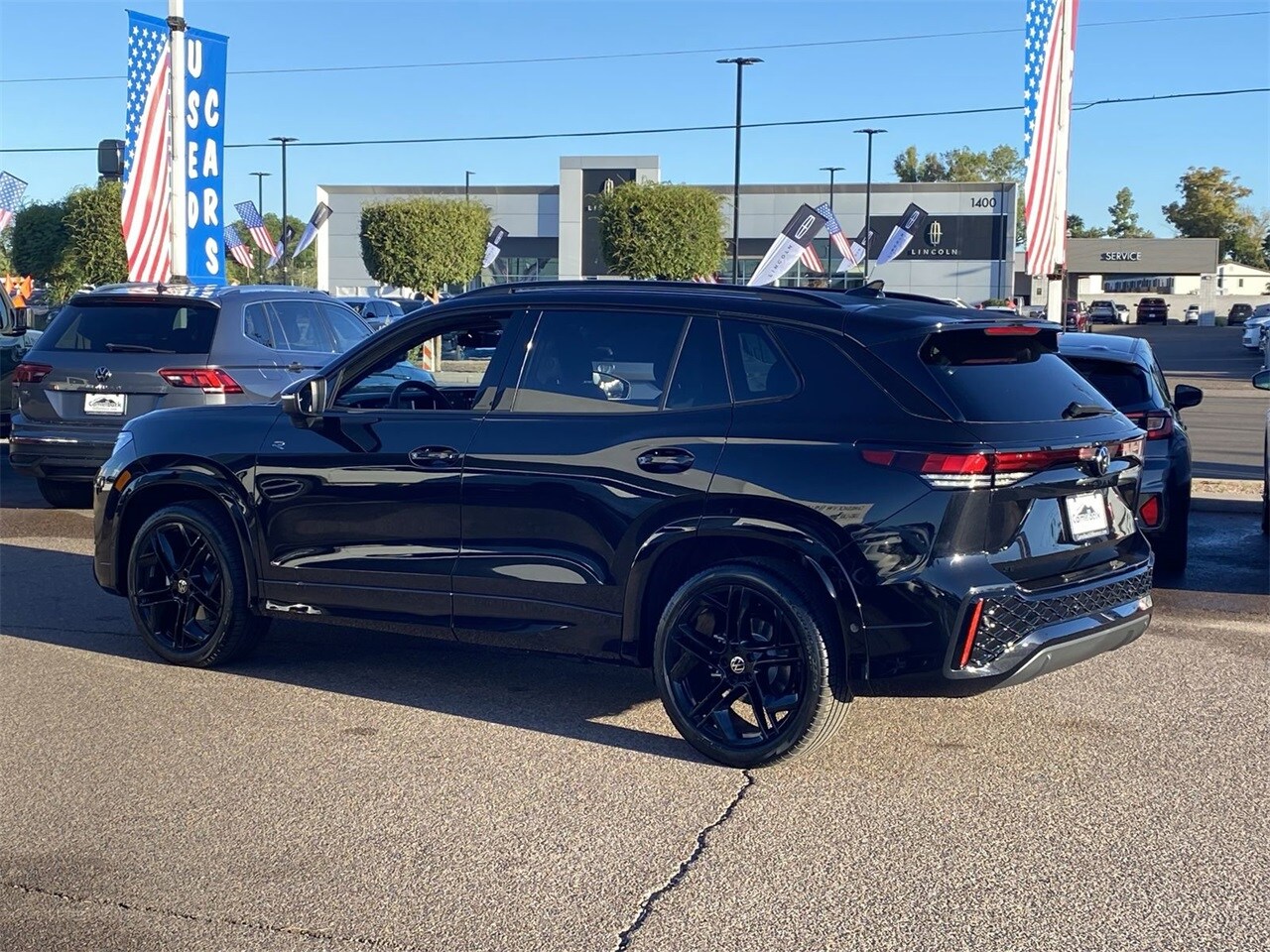 2026 Volkswagen Tiguan SE R-Line Black photo 4