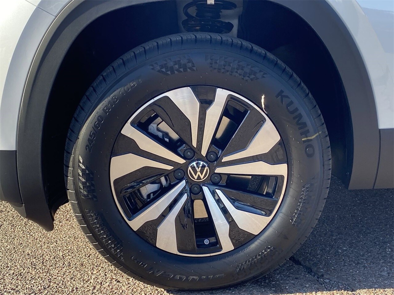 2026 Volkswagen Atlas SE photo 2