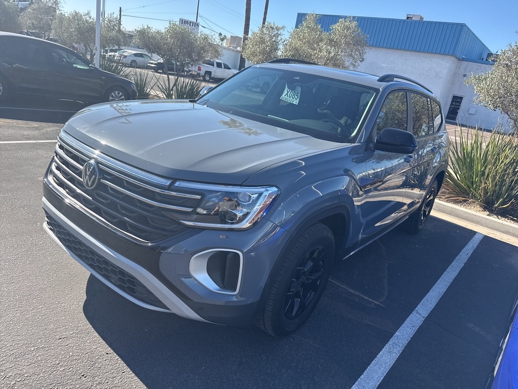 Used 2024 Volkswagen Atlas 2.0T Peak Edition SE w/Technology SUV