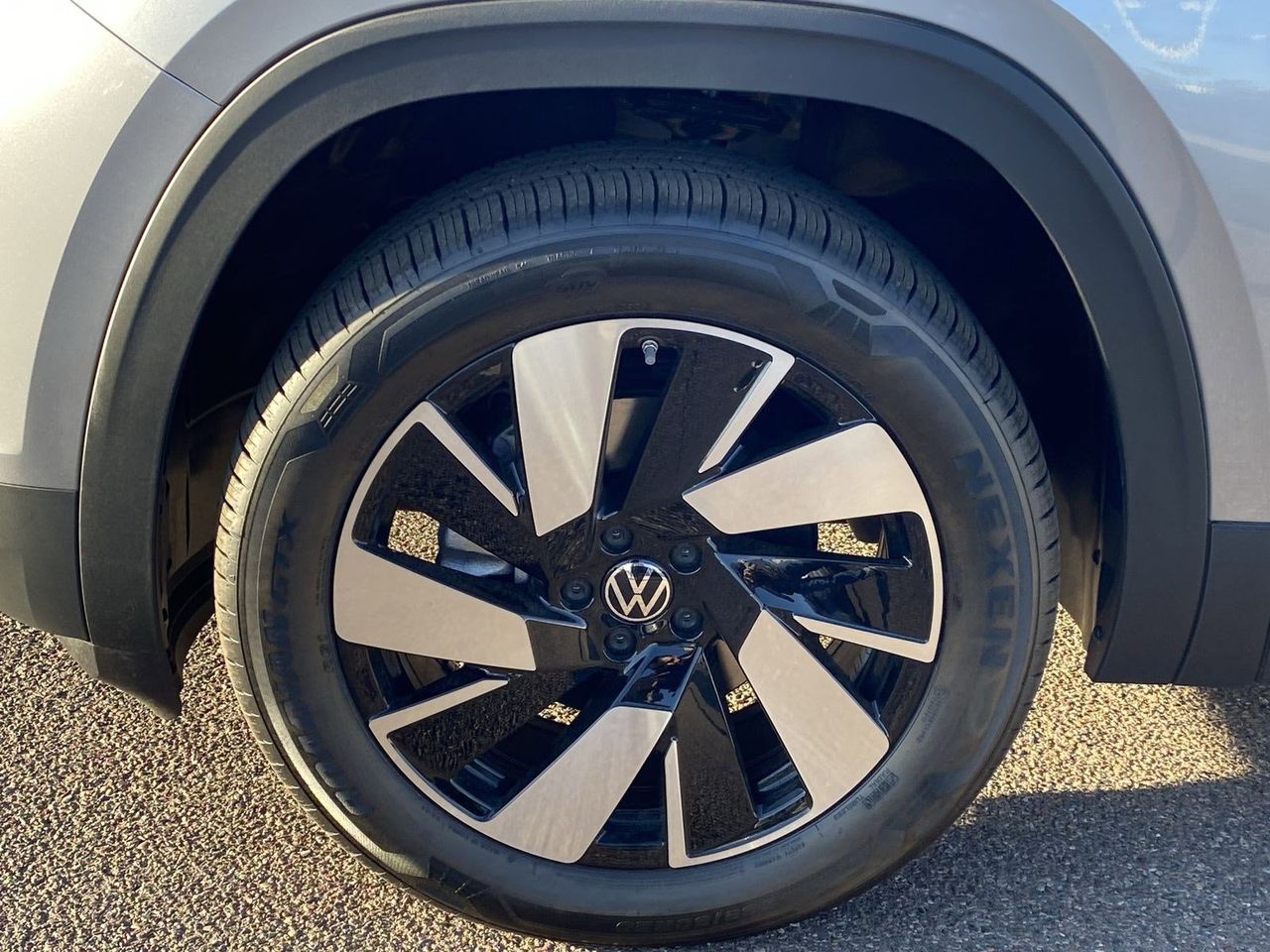 2026 Volkswagen Atlas Cross Sport SE w/Tech - Photo 6