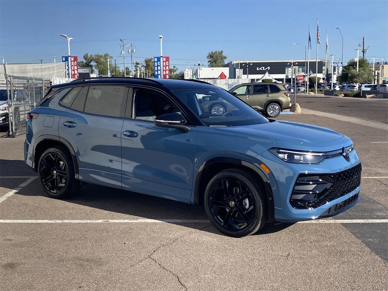 2026 Volkswagen Tiguan SE R-Line Black photo 3