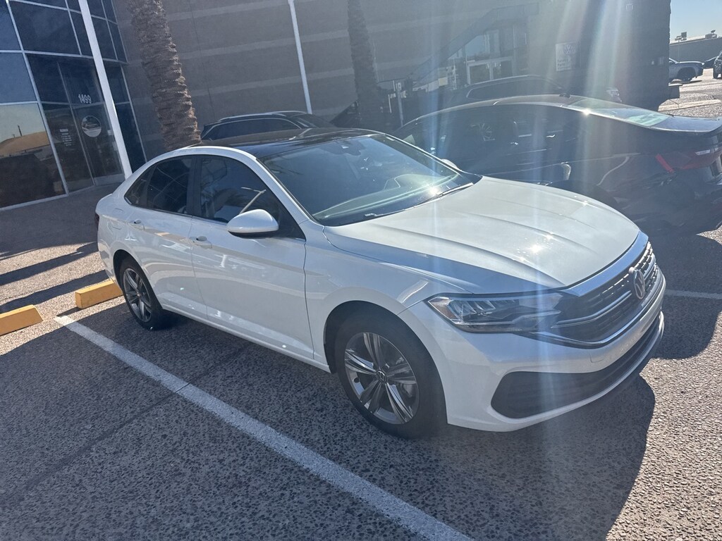 Used 2024 Volkswagen Jetta 1.5T SE Sedan