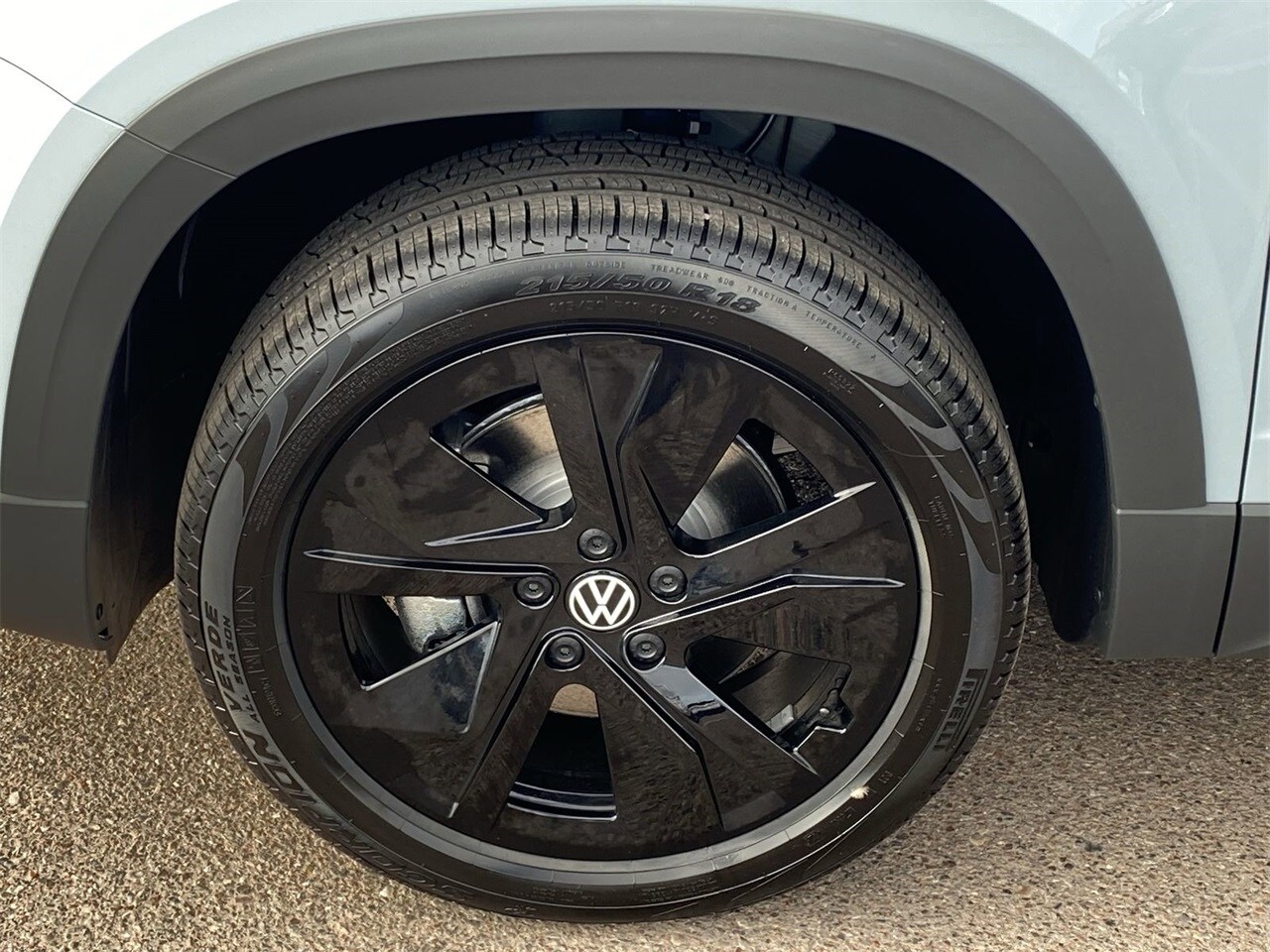 2025 Volkswagen Taos SE photo 2
