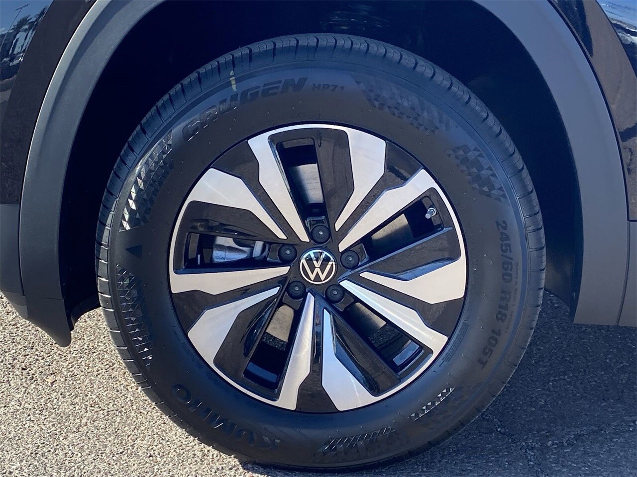 2026 Volkswagen Atlas SE photo 2