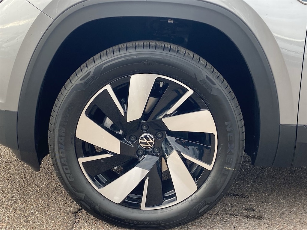New 2026 Volkswagen Atlas Cross Sport 2.0T SE w/Technology SUV